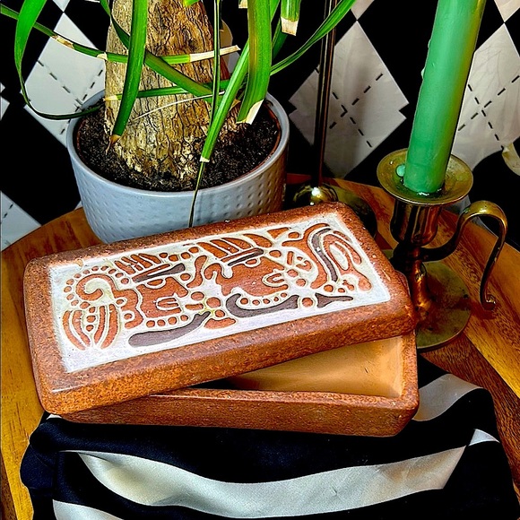 Vintage Mid-Century Terracotta Trinket Box with Mayan-Inspired Relief Lid - Picture 6 of 6